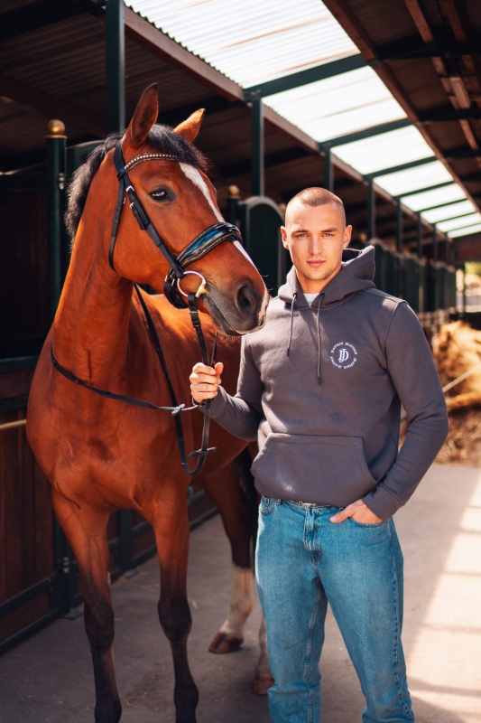 Hood and pocket of the Ben men's hoodie