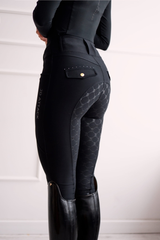 High waist with a wide waistband on the black Vanessa leggings
