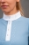Detal kryształków i guzików przy kołnierzyku koszuli Linda w kolorze Baby Blue