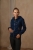 Granatowa bluza rozpinana Holly na modelce w czarnych bryczesach