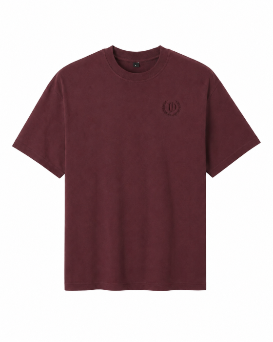 Męska koszulka jeździecka T-shirt David. Swobodny fason oversize/regular z gęstej bawełny z minimalistycznym haftem logo na piersi. Idealna baza stajenna gwarantująca trwałość i styl wolny od kompromisów. Wybierz swój kolor w JD Attack!