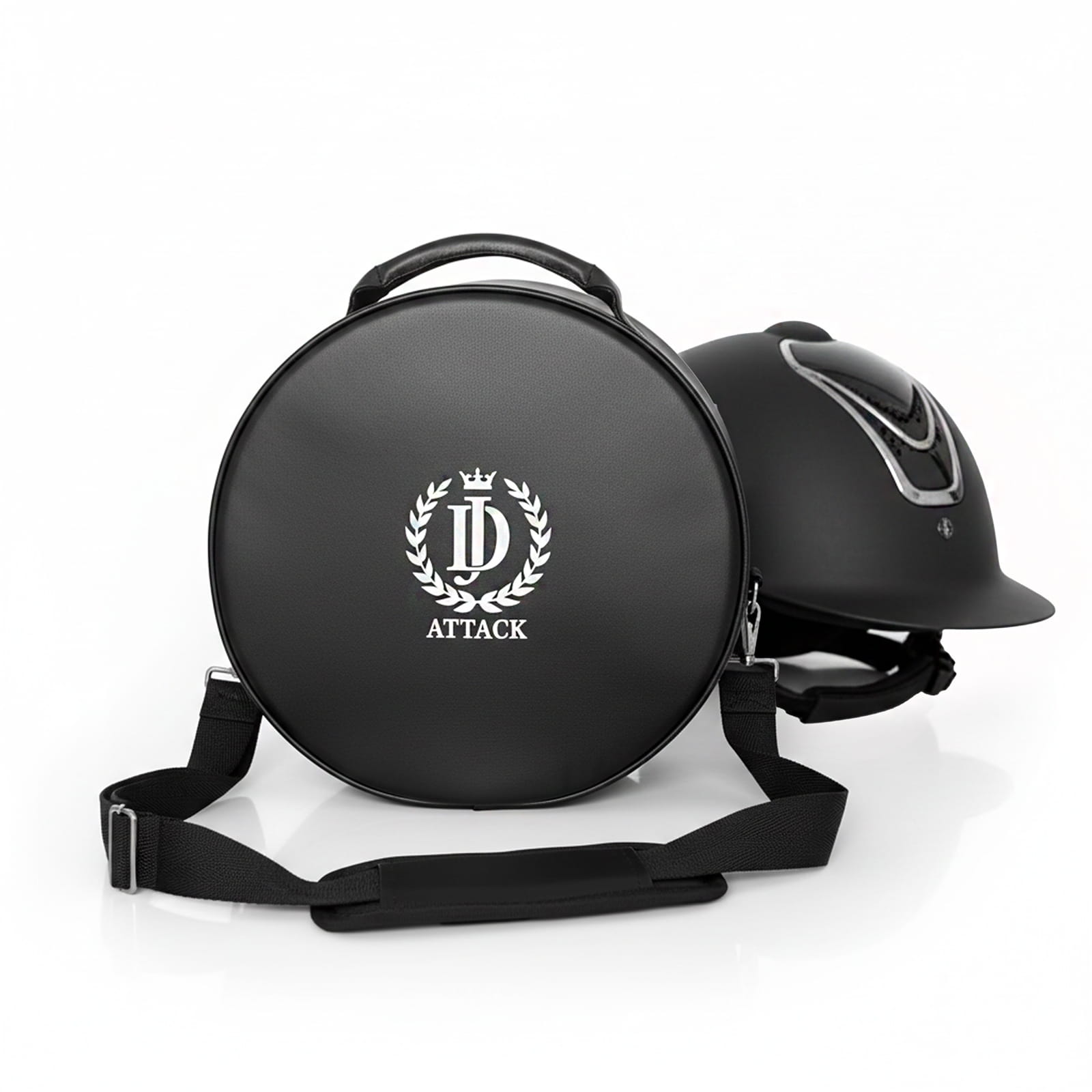 Czarna torba na kask Apricot Premium JD Attack obok kasku jeździeckiego
